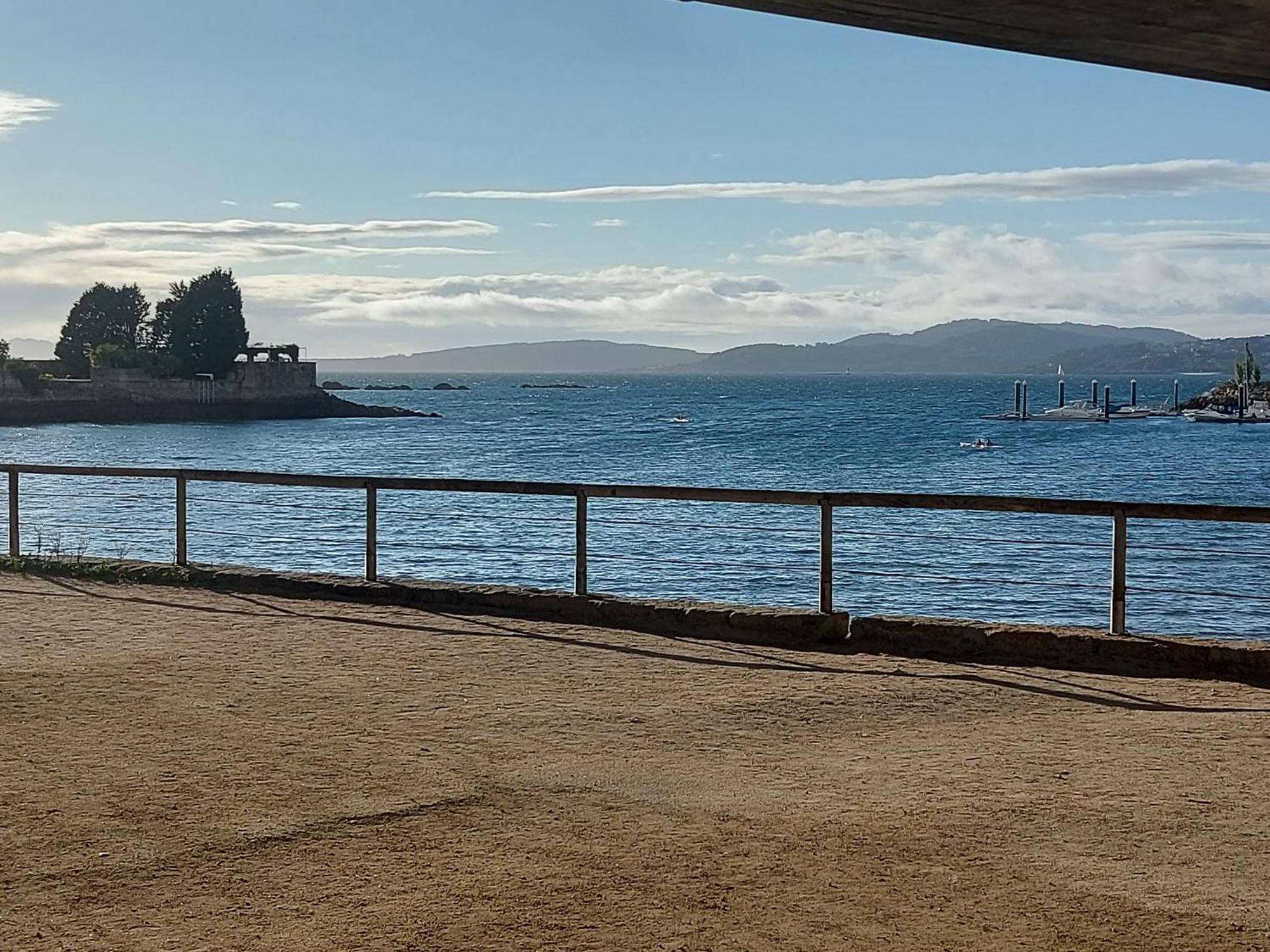 Piso En Bouzas Con Vistas A La Ria Apartment Vigo Luaran gambar